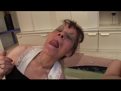 ❤️ Duha ka lola ug usa ka apohan adunay tulo ka lalaki ❤❌ Fuck video sa amon ☑