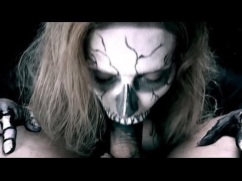 ❤️ Demon nga babaye nga nagsuso sa manok uban sa iyang itom nga baba ug gilamoy cum. ❤❌ Fuck video sa amon ☑